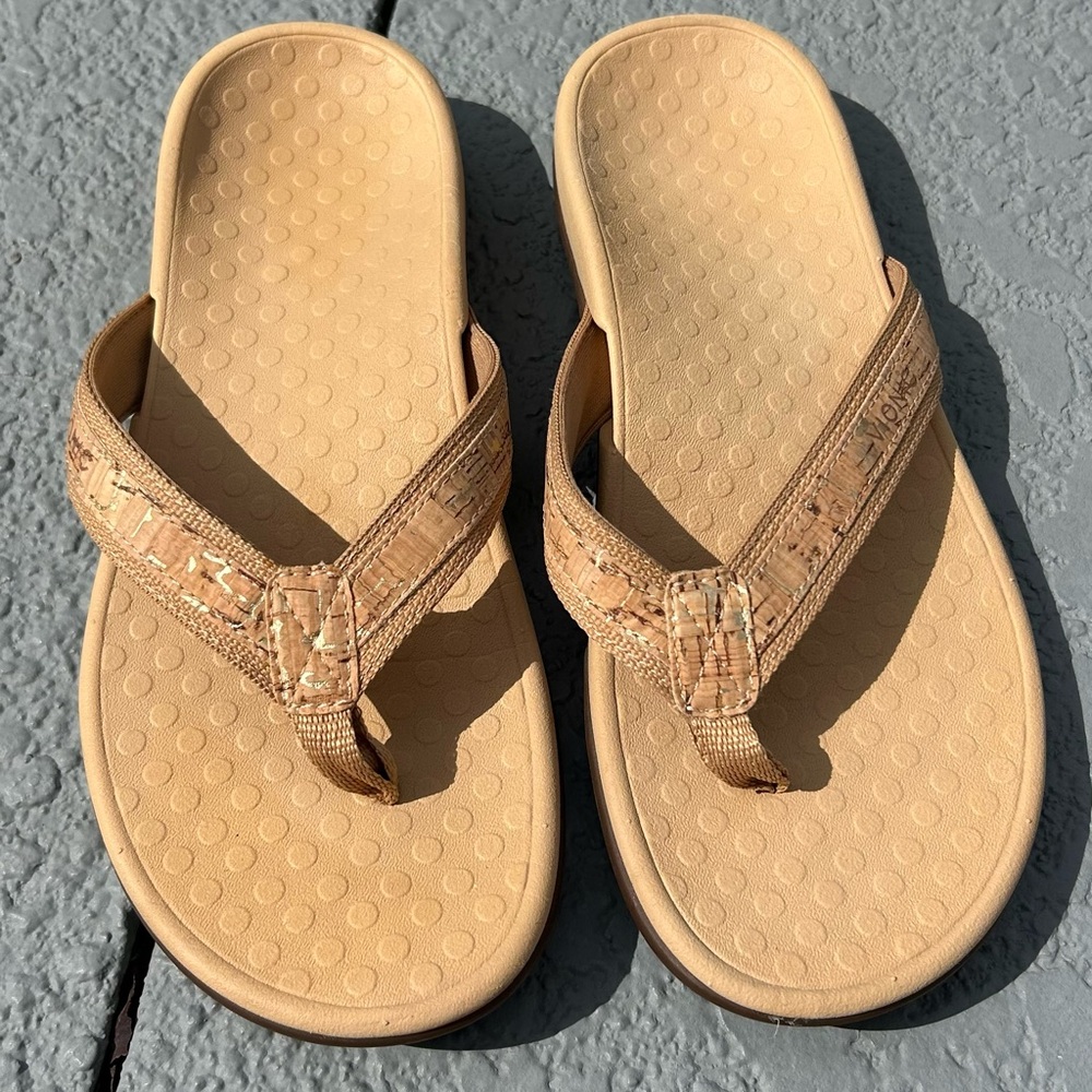 Vionic Tide flip flop. Like new! Gold cork